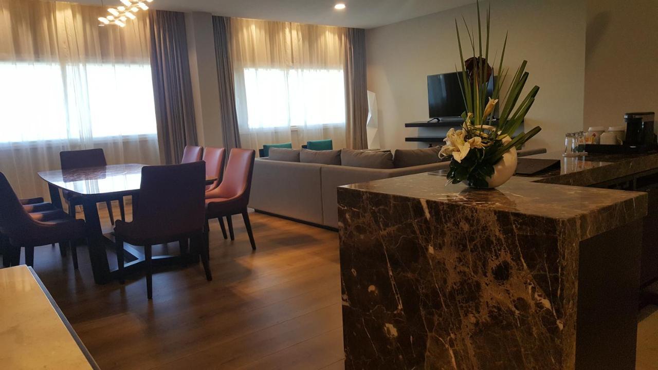 Radisson Hotel Santa Cruz Санта-Крус-де-ла-Сьерра Экстерьер фото
