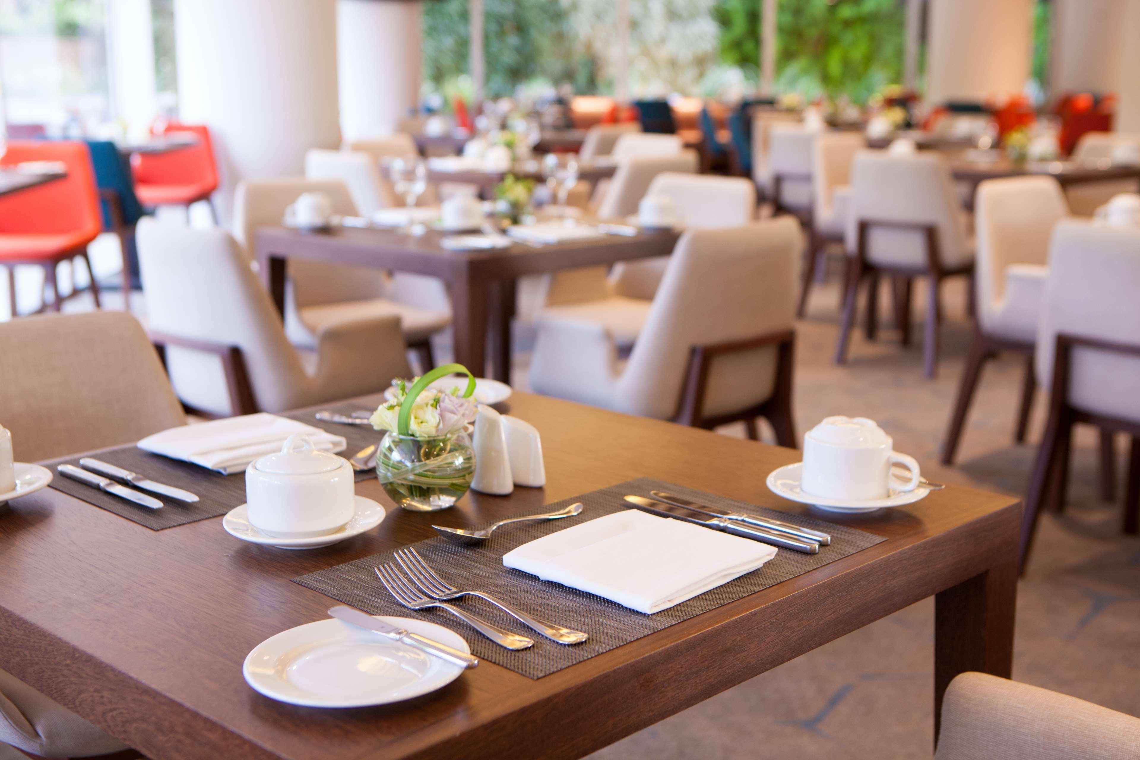 Radisson Hotel Santa Cruz Санта-Крус-де-ла-Сьерра Экстерьер фото