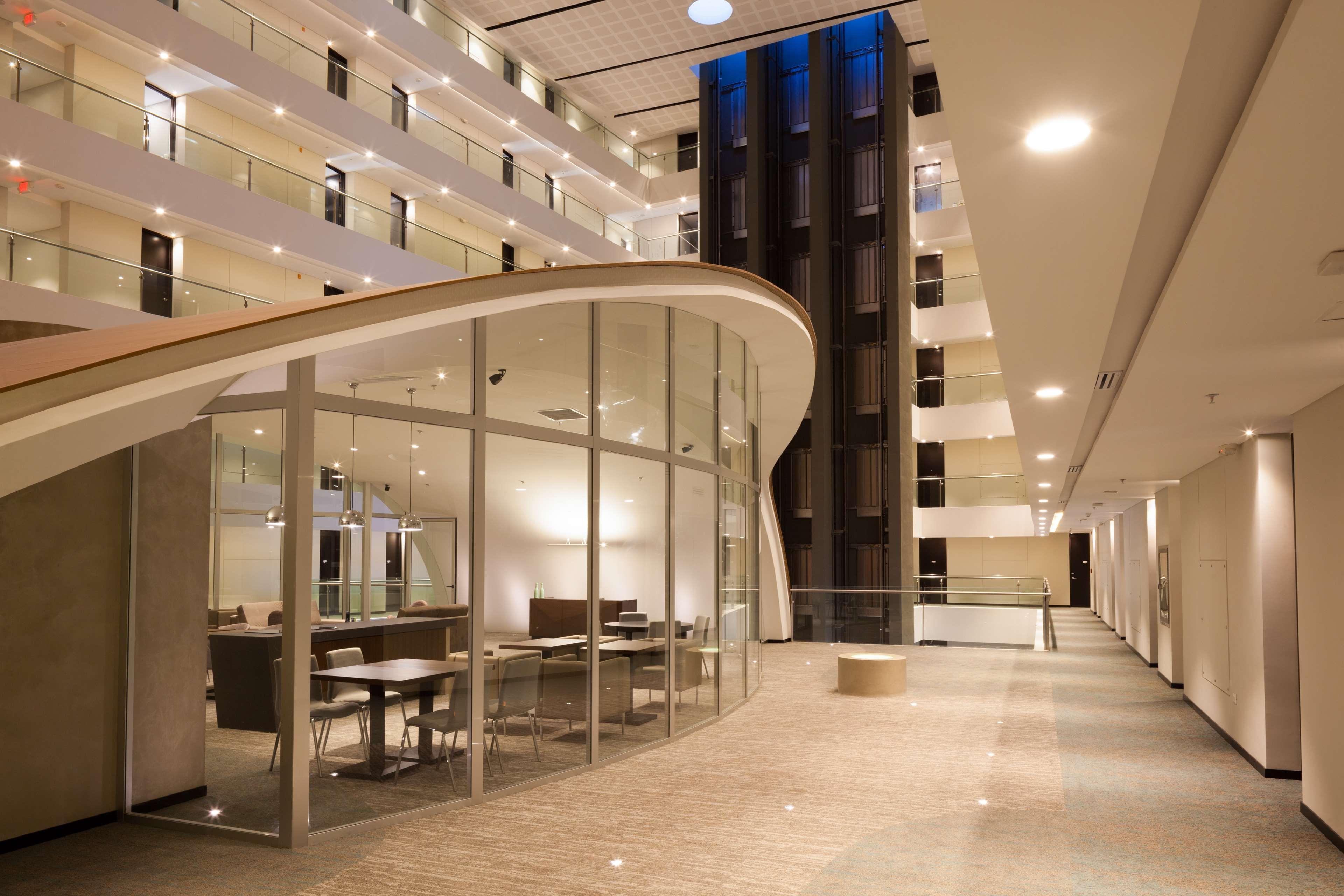 Radisson Hotel Santa Cruz Санта-Крус-де-ла-Сьерра Экстерьер фото