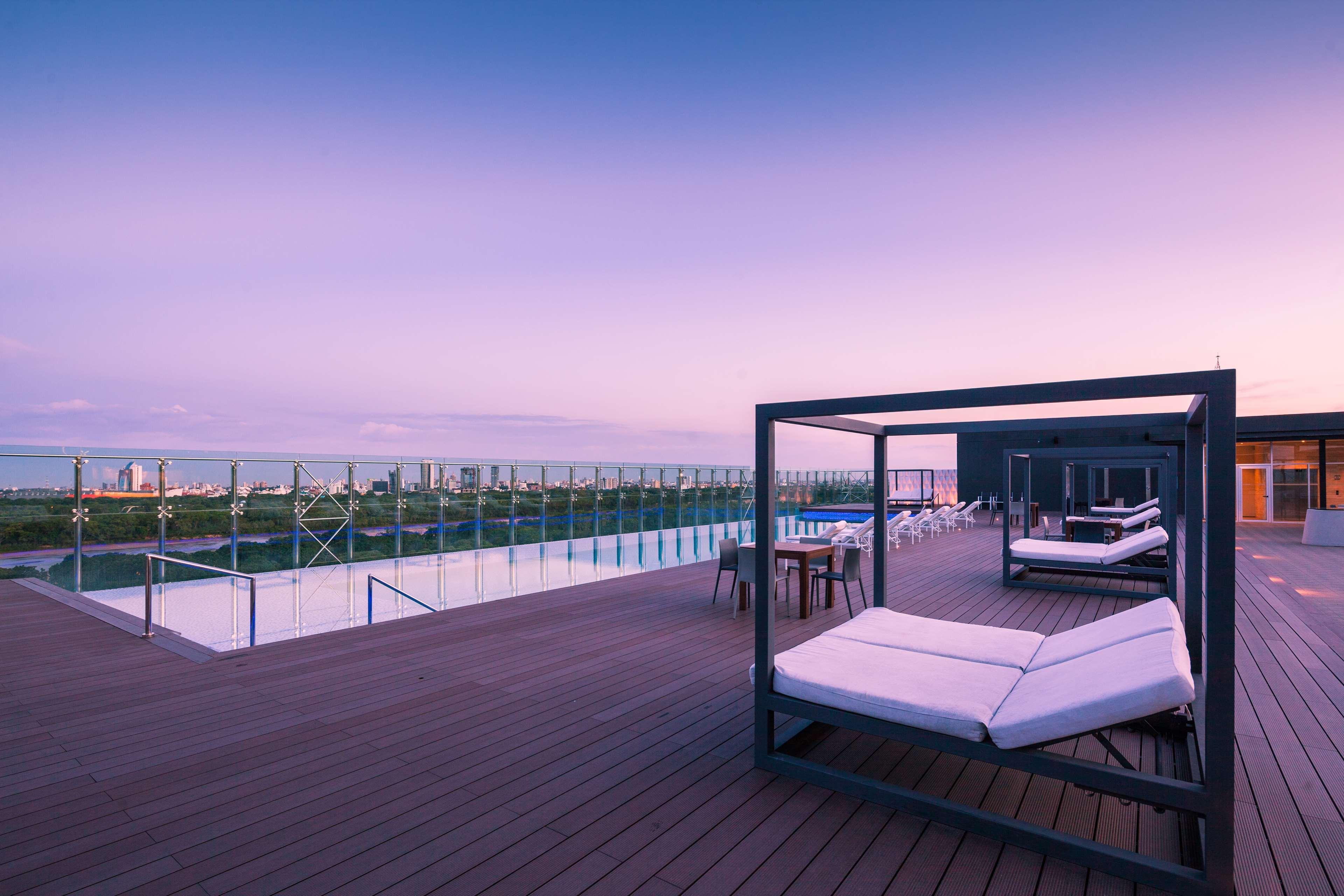 Radisson Hotel Santa Cruz Санта-Крус-де-ла-Сьерра Экстерьер фото