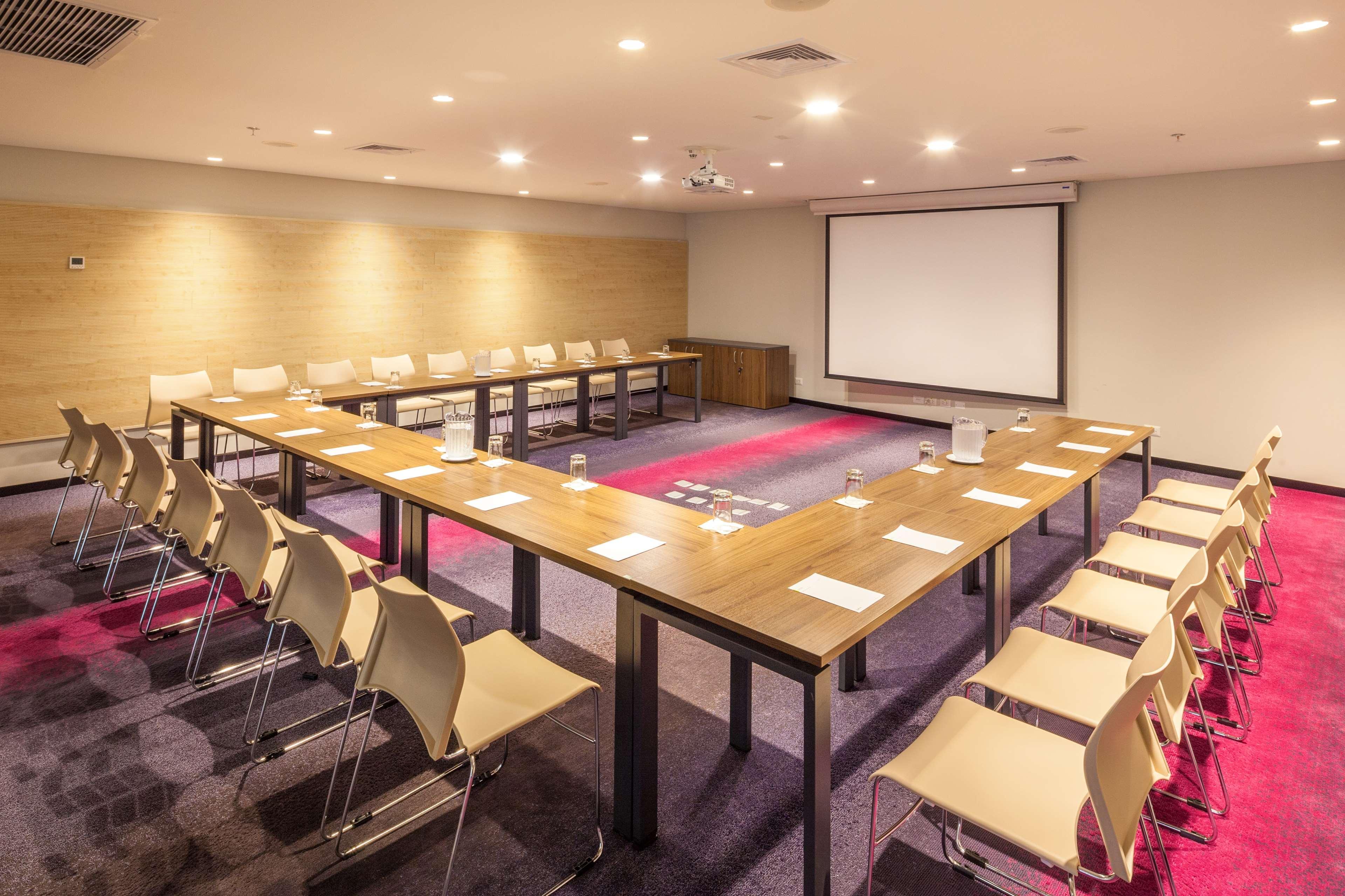 Radisson Hotel Santa Cruz Санта-Крус-де-ла-Сьерра Экстерьер фото