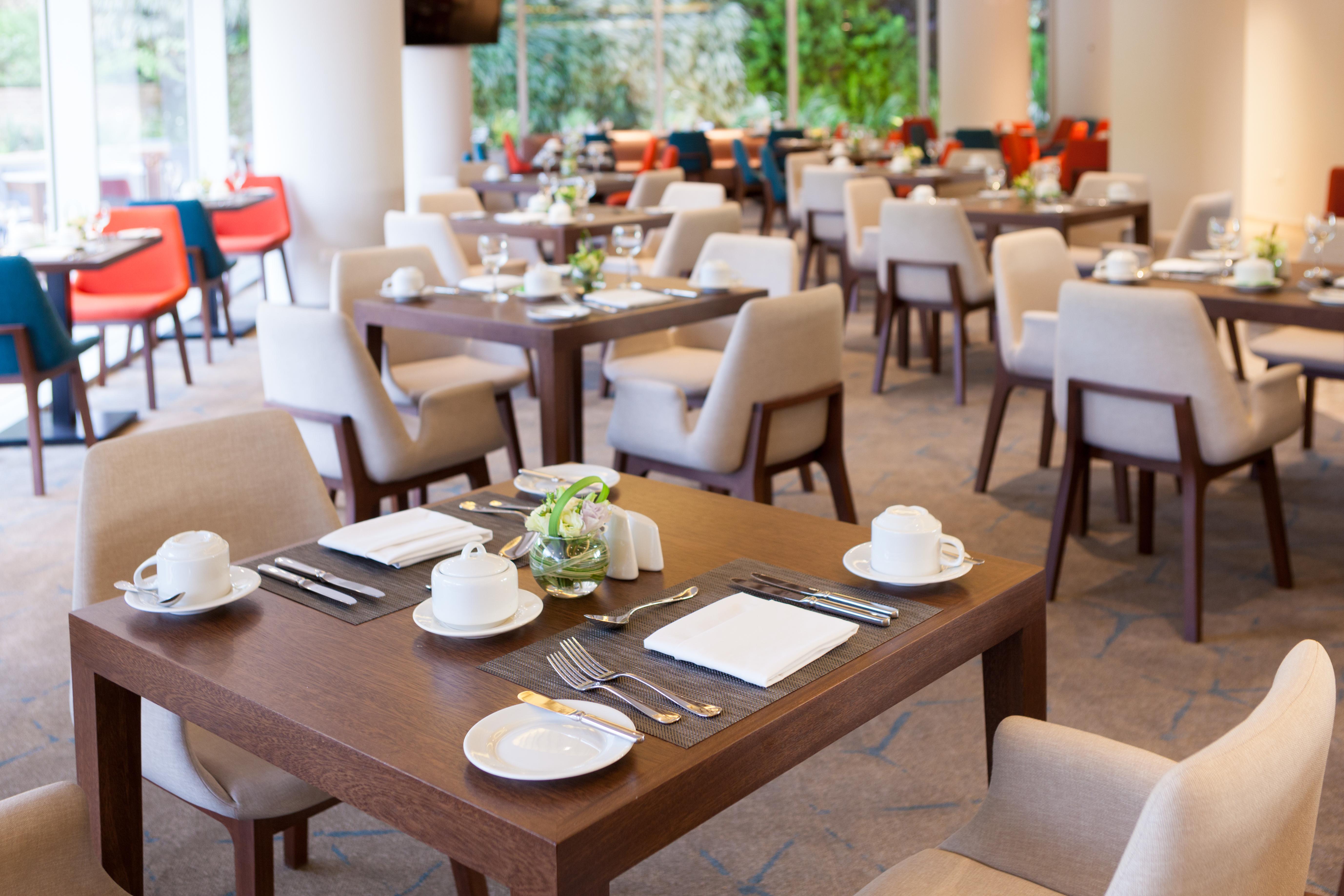 Radisson Hotel Santa Cruz Санта-Крус-де-ла-Сьерра Экстерьер фото