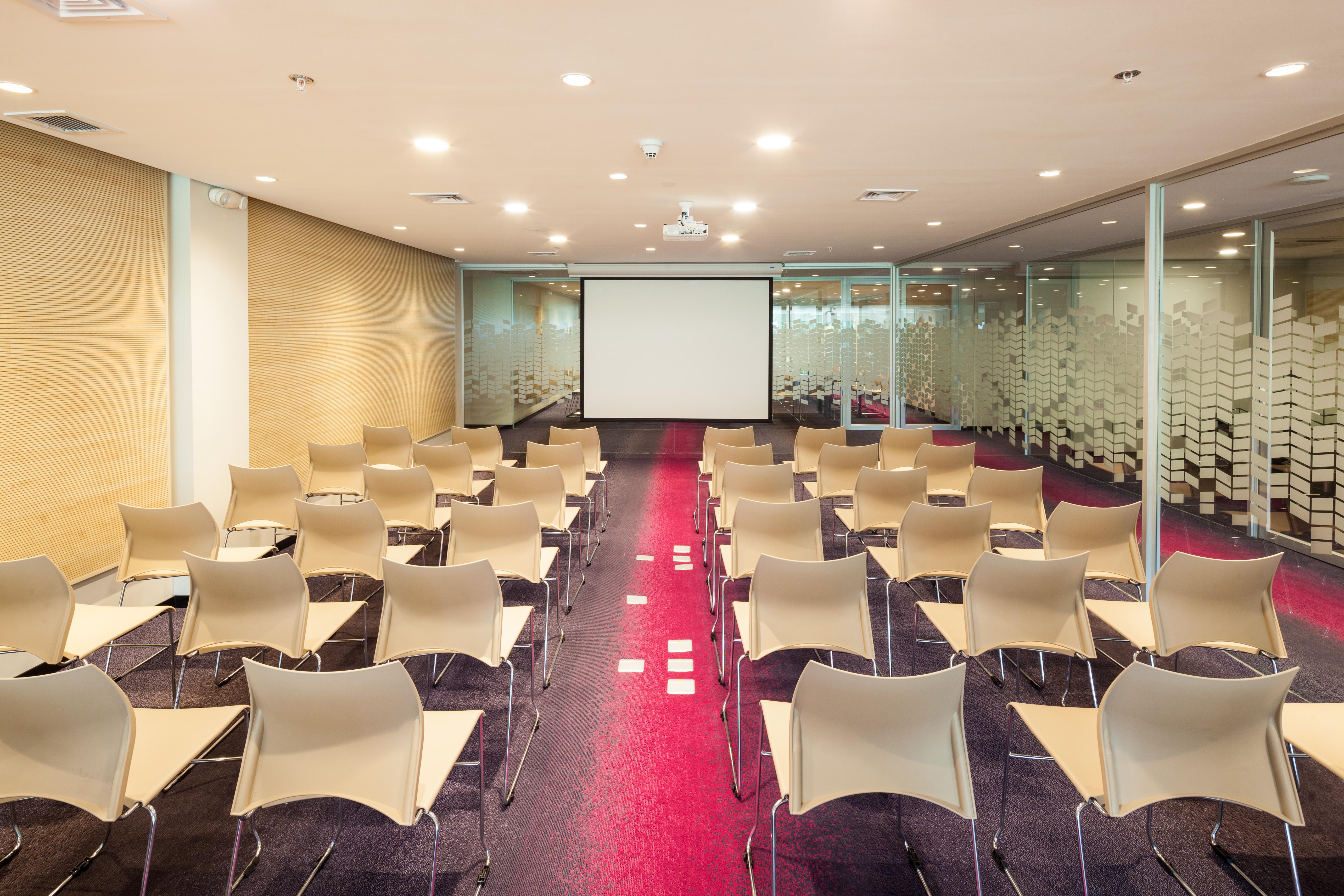 Radisson Hotel Santa Cruz Санта-Крус-де-ла-Сьерра Экстерьер фото