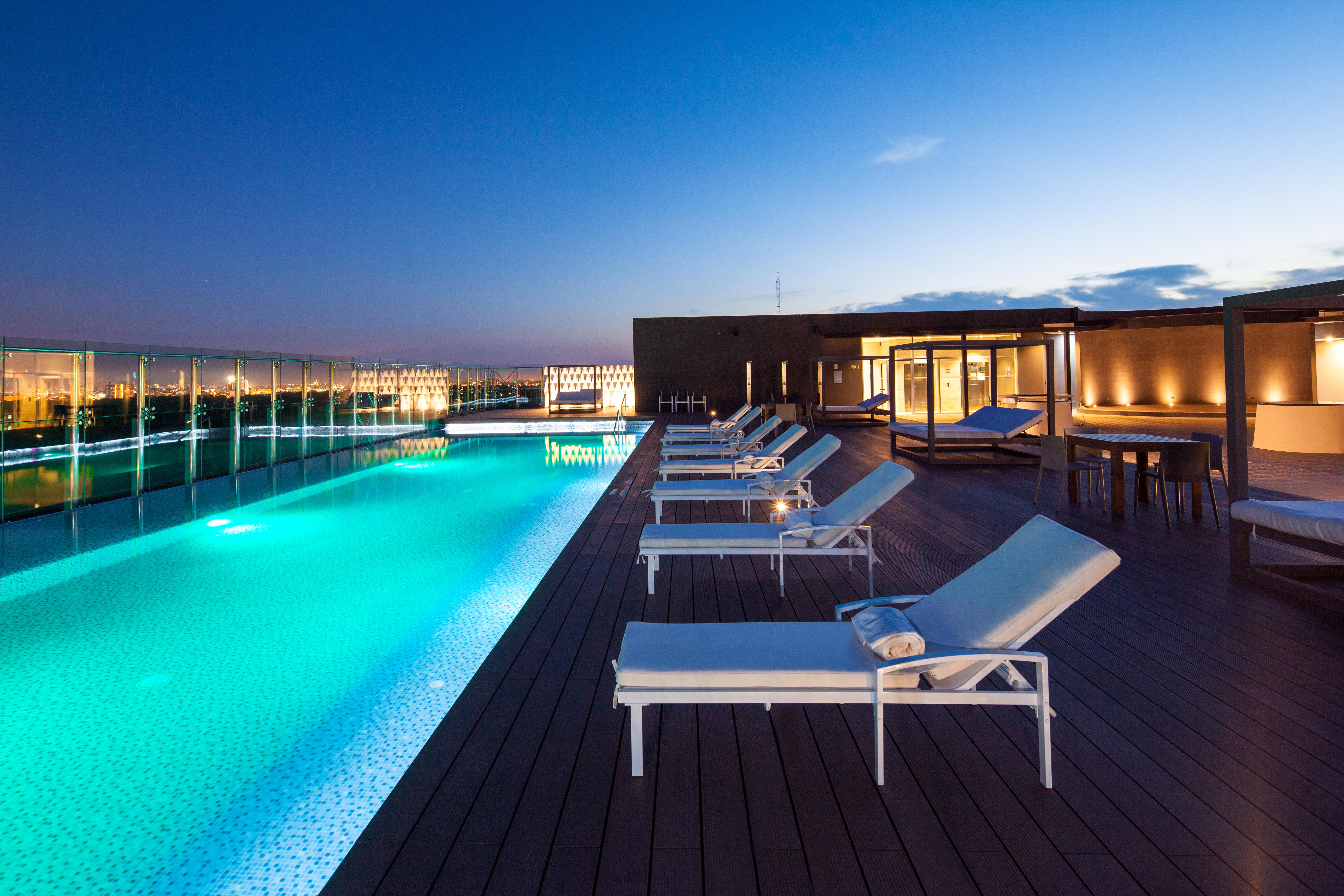 Radisson Hotel Santa Cruz Санта-Крус-де-ла-Сьерра Экстерьер фото