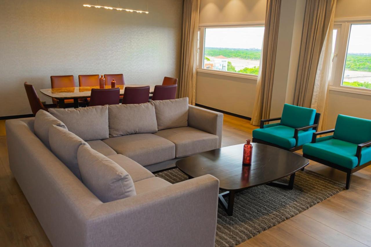 Radisson Hotel Santa Cruz Санта-Крус-де-ла-Сьерра Экстерьер фото