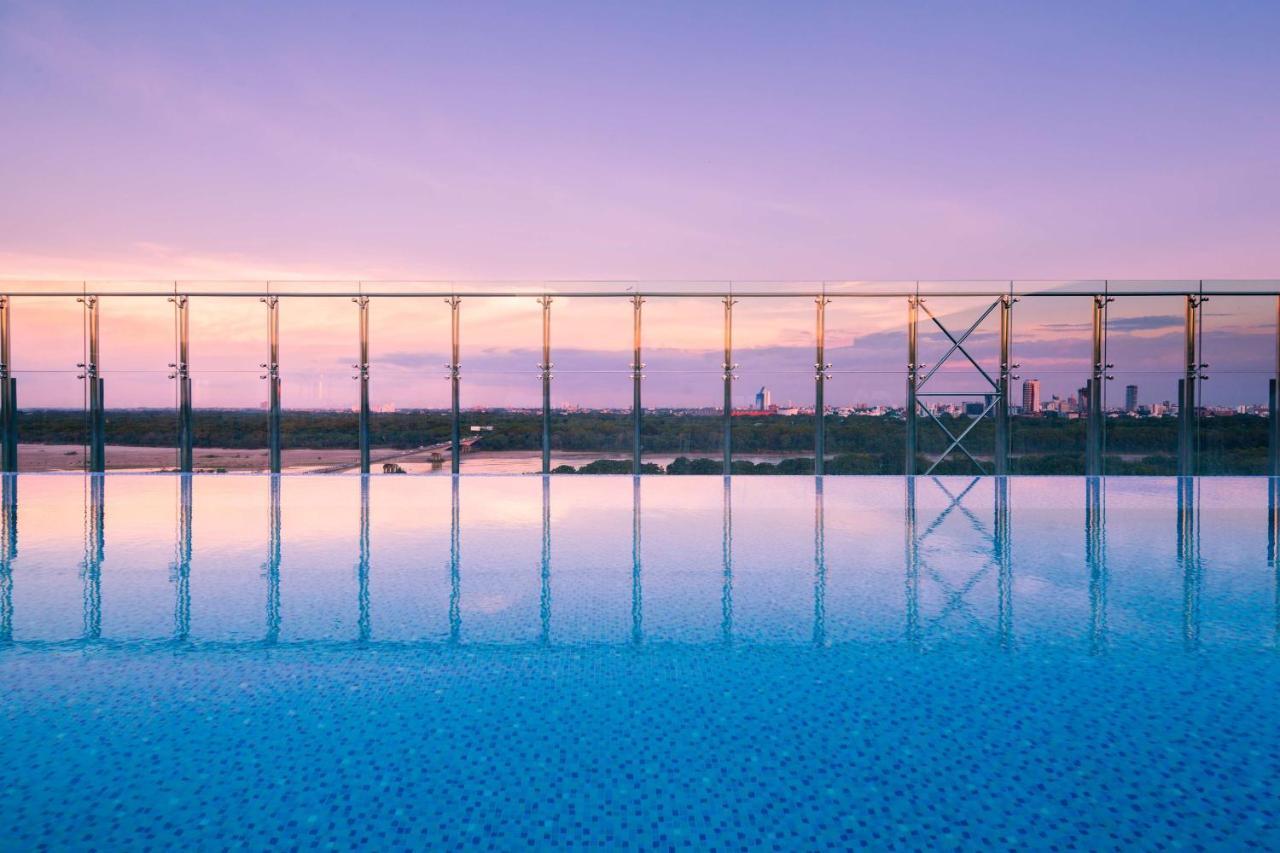 Radisson Hotel Santa Cruz Санта-Крус-де-ла-Сьерра Экстерьер фото